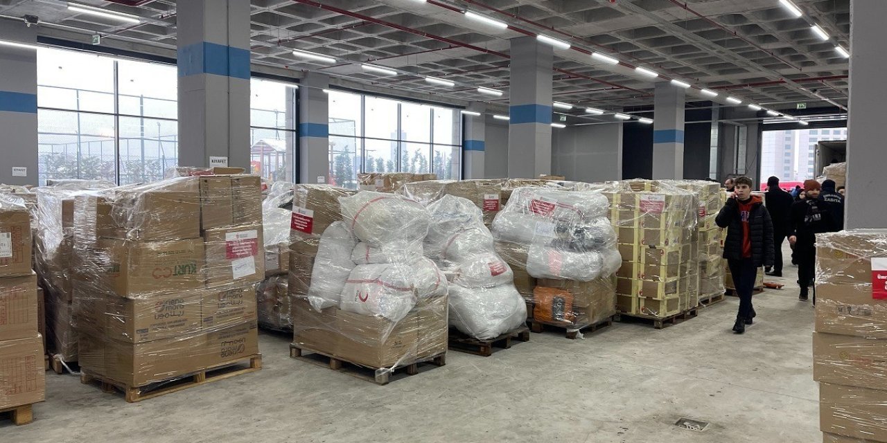 Ümraniye’den Deprem Bölgesine 100 Tır Yardım Malzemesi