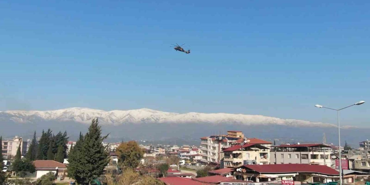 Deprem Bölgesi Hatay’a Askeri Helikopterler İle Yardım Sürüyor