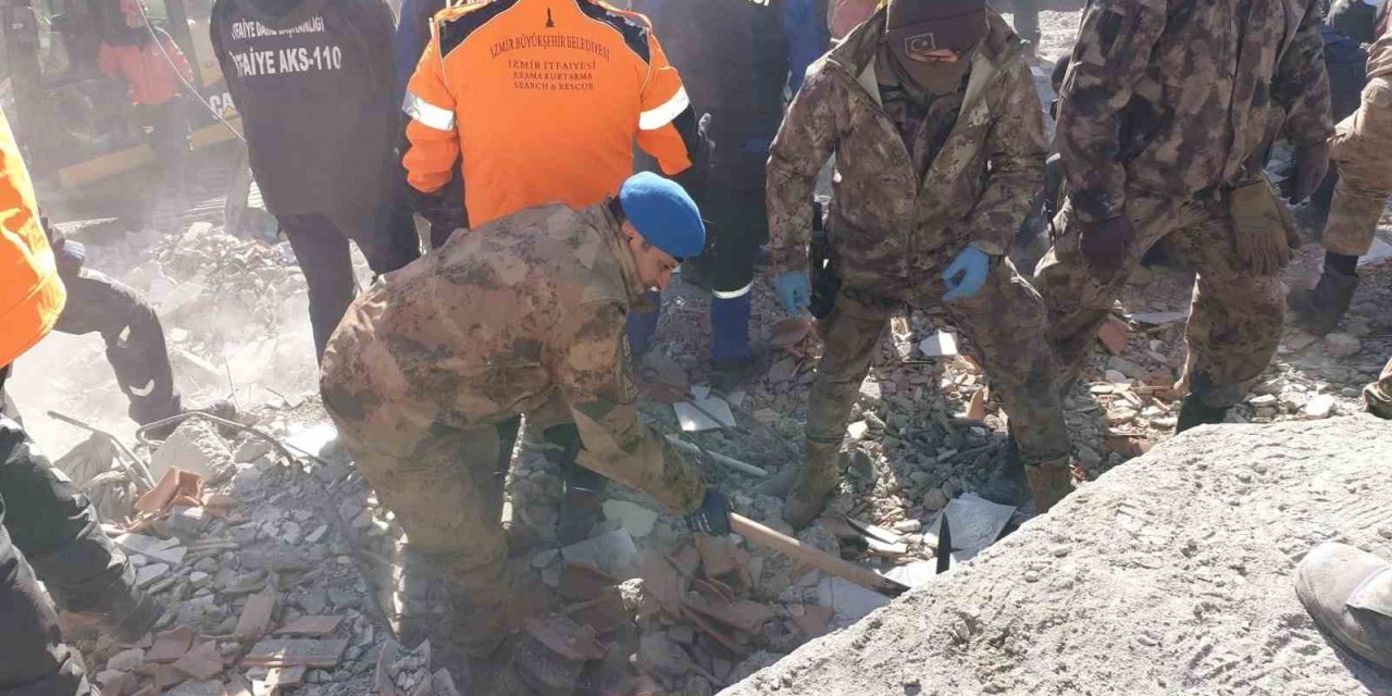 Mersin İl Jandarma Komutanlığı Ekipleri Yardım İçin Deprem Bölgesinde