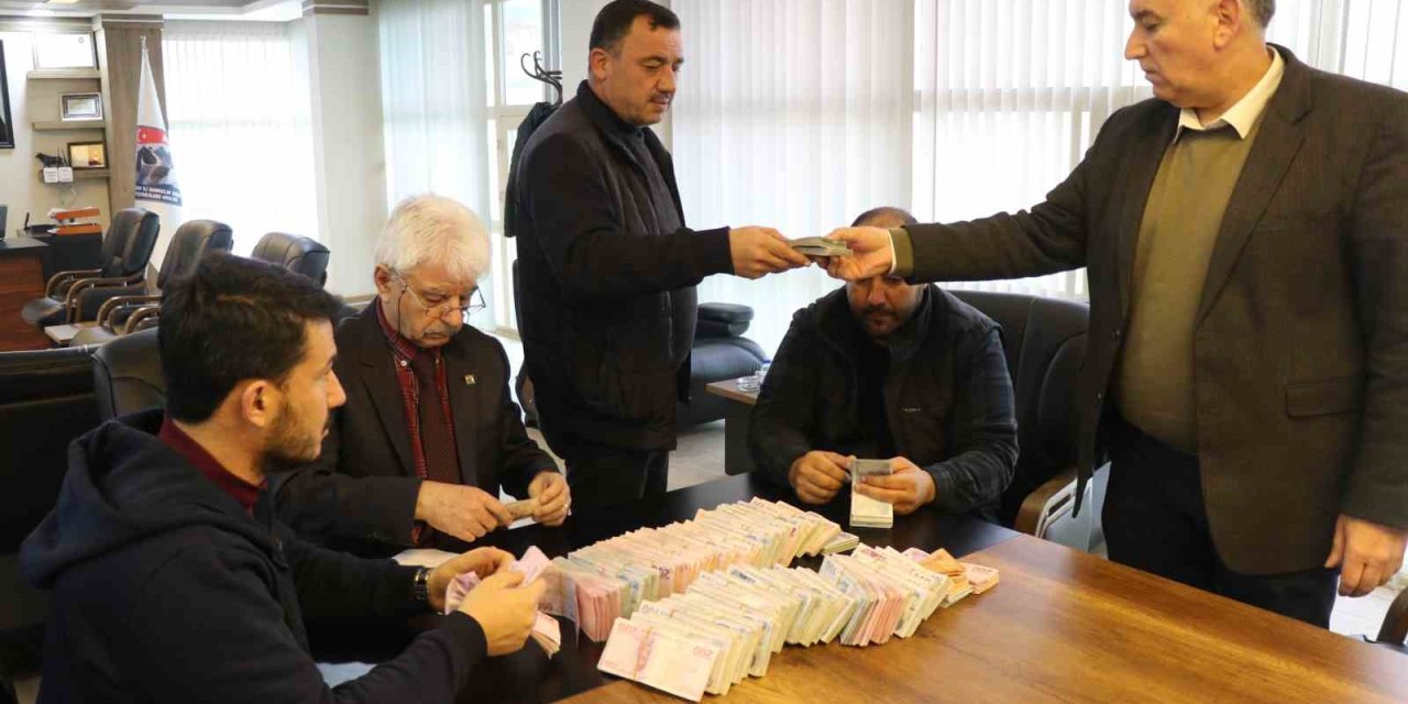Aksaray’daki Süt Üreticilerinden Deprem Bölgesine 1 Milyon Lira Yardım