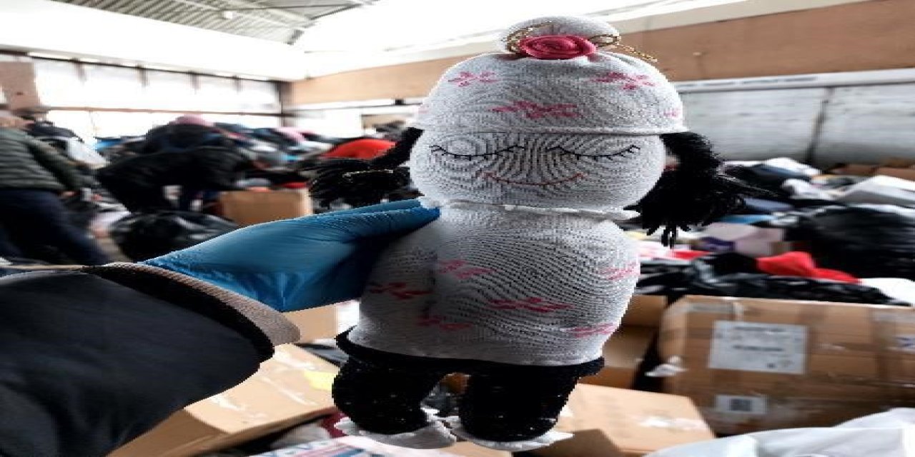 Yardım Kolisine Koyulan Oyuncaklar İçleri Isıttı