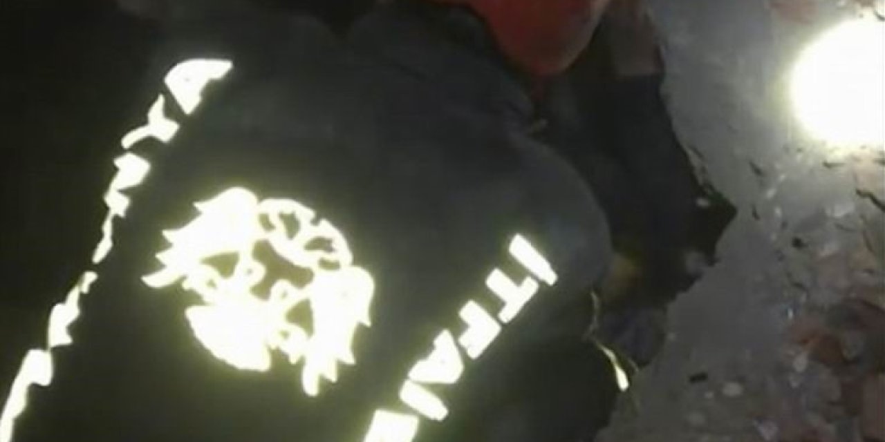 Enkaz Altındaki Dua 68 Saat Sonra Dualarla Kurtarıldı