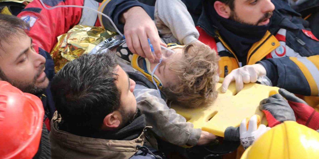 Diyarbakır’da 7 Yaşındaki Beşir, 81 Saat Sonra Enkazdan Sağ Çıkarıldı