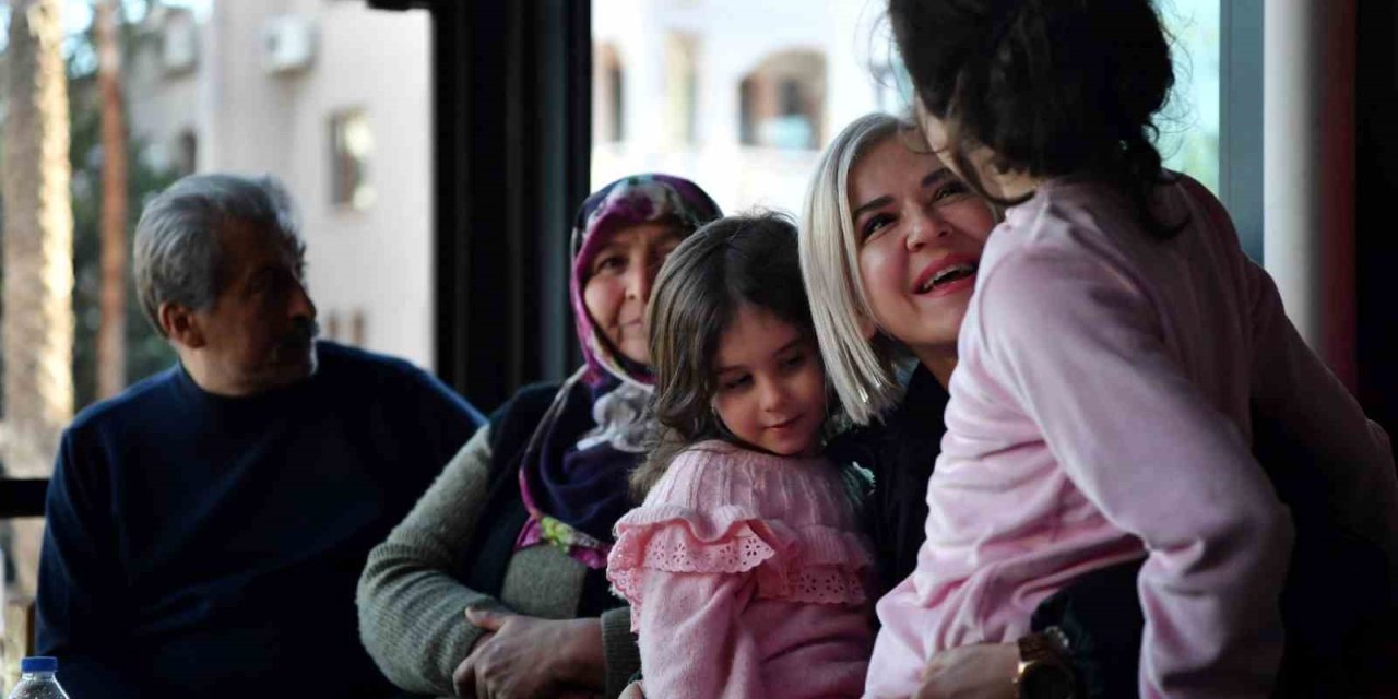 Antalya’ya Gelen Depremzedelere Yardım Eli