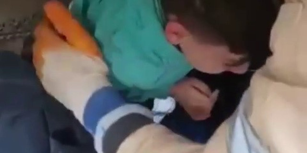 Madenciler Enkaz Altındaki Çocuğu Kurtardı