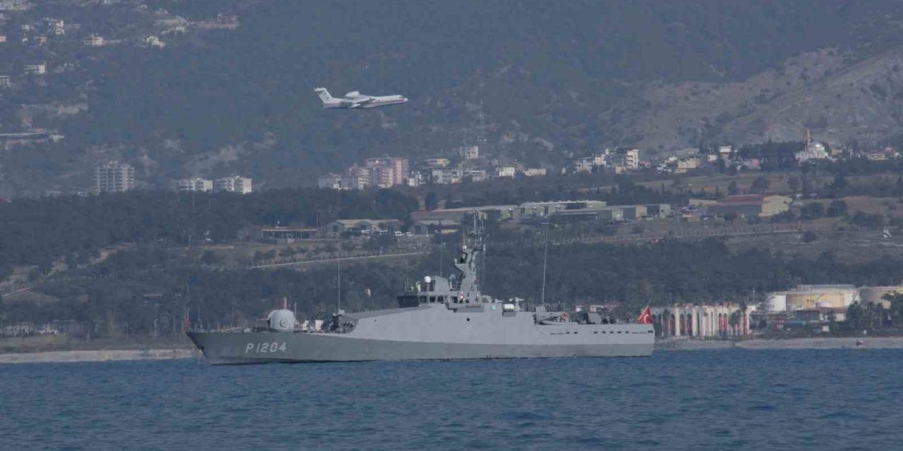 Savaş Gemileri İskenderun Körfezinde