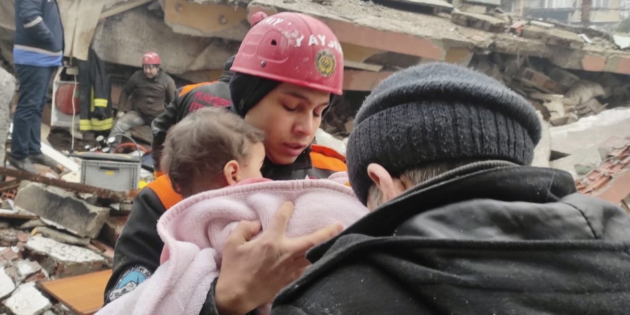 Kayseri İtfaiyesi, Deprem Bölgesinde 34 Vatandaşı Sağ Kurtardı