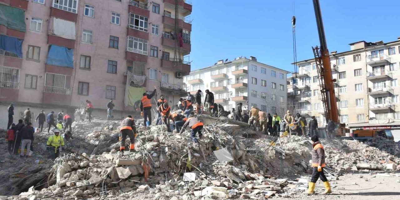 Depremden Etkilenen Vatandaşlar İçin Seferberlik