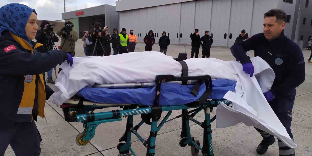 Yaralı 4 Depremzede Çocuk Adana’dan İstanbul’a Getirildi