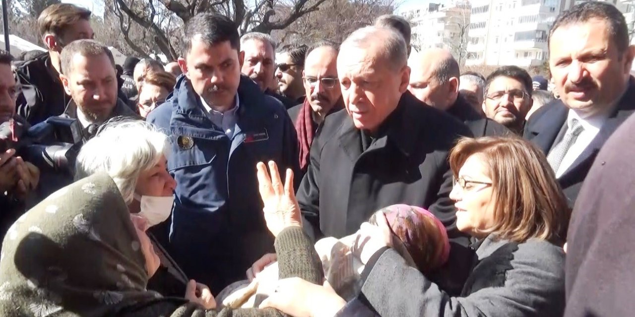 Depremzede Kadın Cumhurbaşkanı Erdoğan’a Sarılarak Ağladı