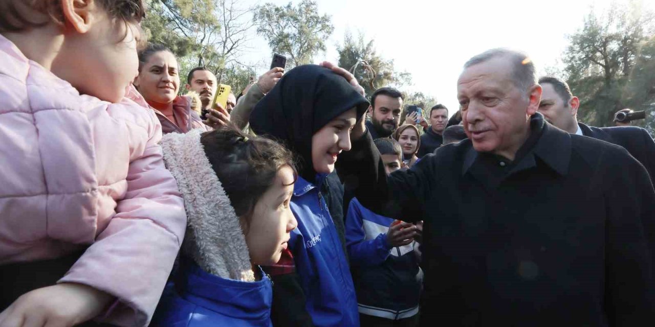 Cumhurbaşkanı Erdoğan, Osmaniye’de Çadır Kenti Ziyaret Etti