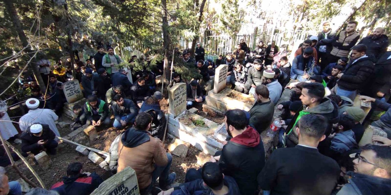 Enkazdan Ölü Çıkarılan 6 Kişilik Bulut Ailesi Gözyaşları Arasında Defnedildi