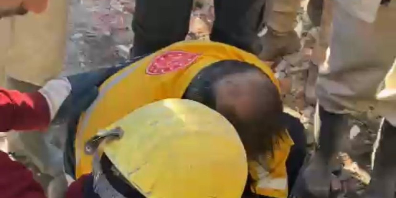 Madenciler Enkaz Altındaki Çifti 82’nci Saatte Kurtardı