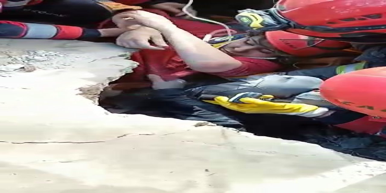 Hatay’da 3 Kardeşin Ardından, Anne De Enkaz Altından Kurtarıldı