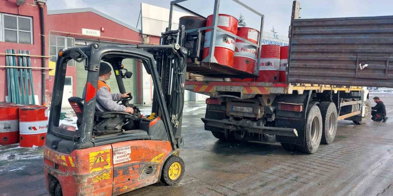 Kayseri Büyükşehir, Varilleri Sobaya Dönüştürüp, Depremzedelere Gönderdi