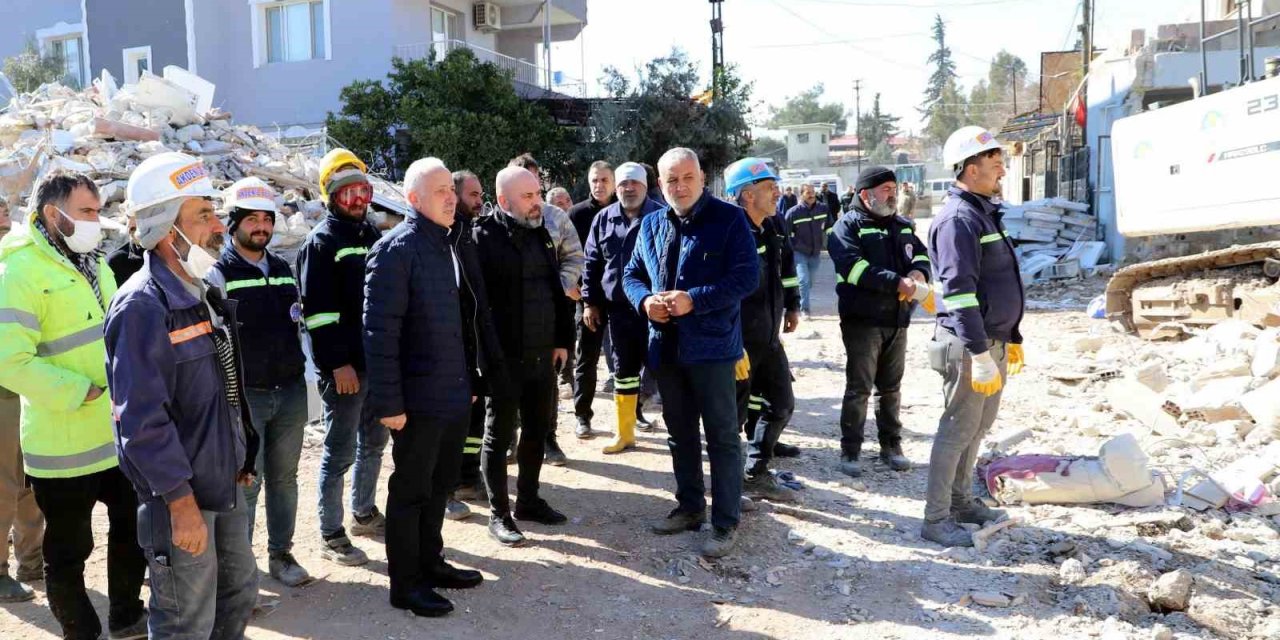 Başkan Gültak Deprem Bölgesinde