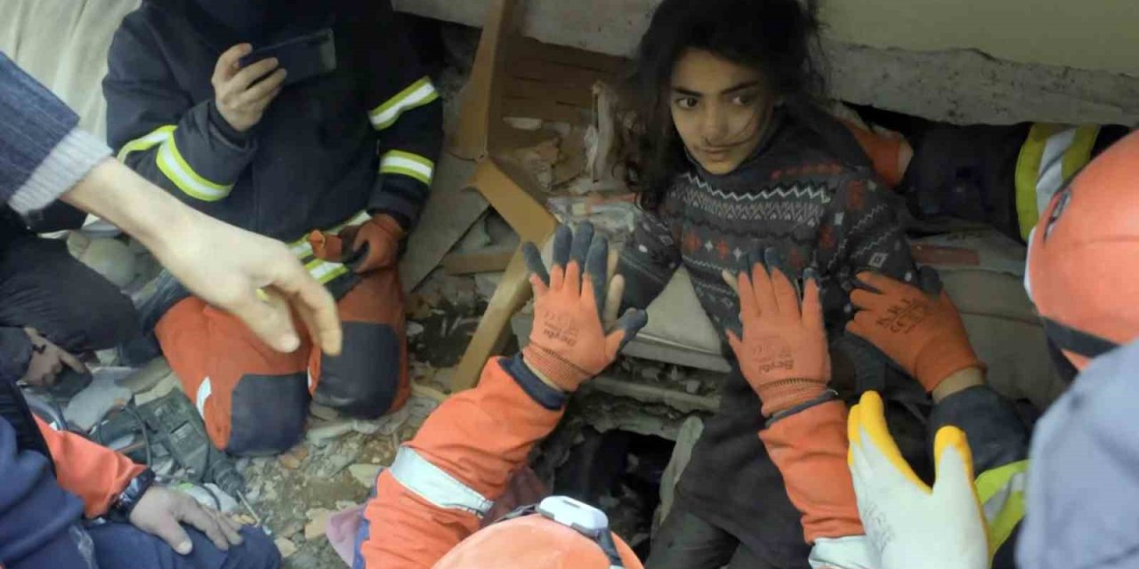 Nefesler Tutuldu, Fatma 84 Saat Sonra Enkazdan Kurtarıldı: "fatma, Çak Bir Beşlik"