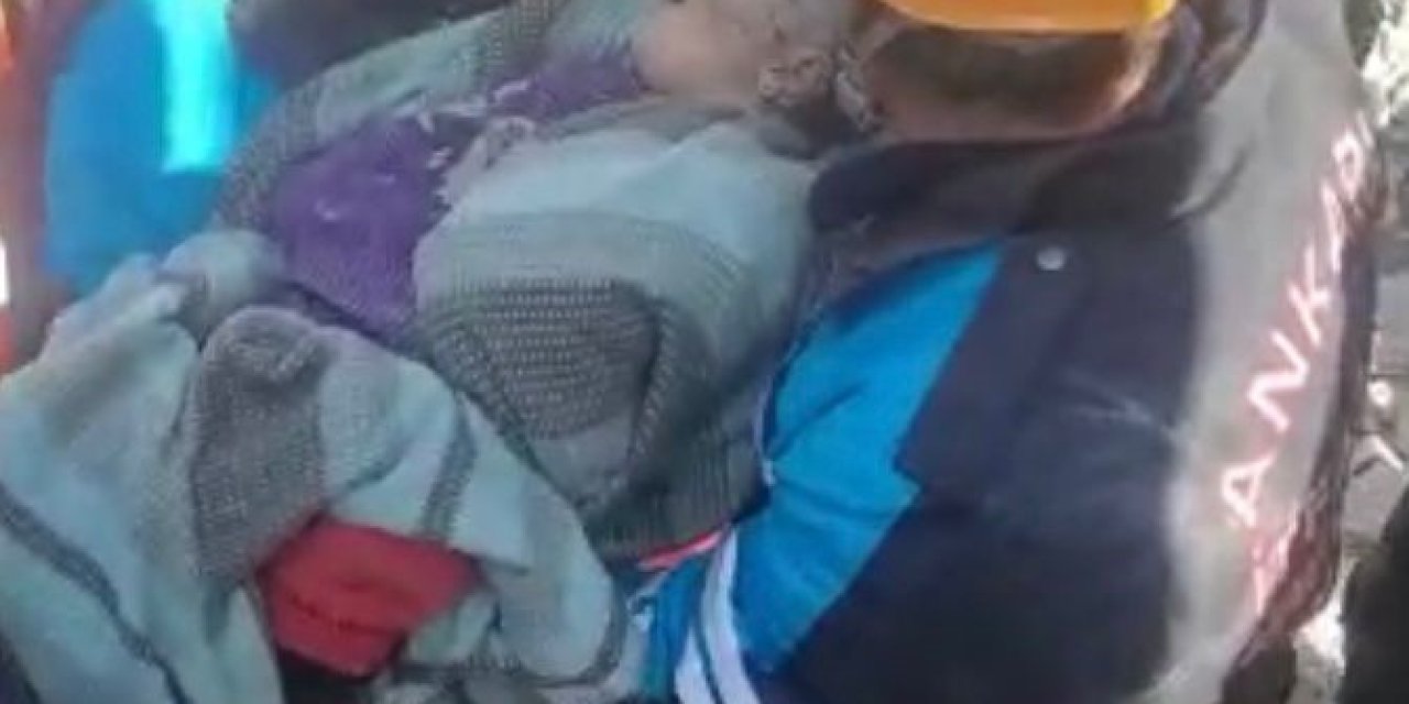 Bir Yaşındaki Ela Kurtarıldı, Dışarı Çıkınca Uykuda Esnedi