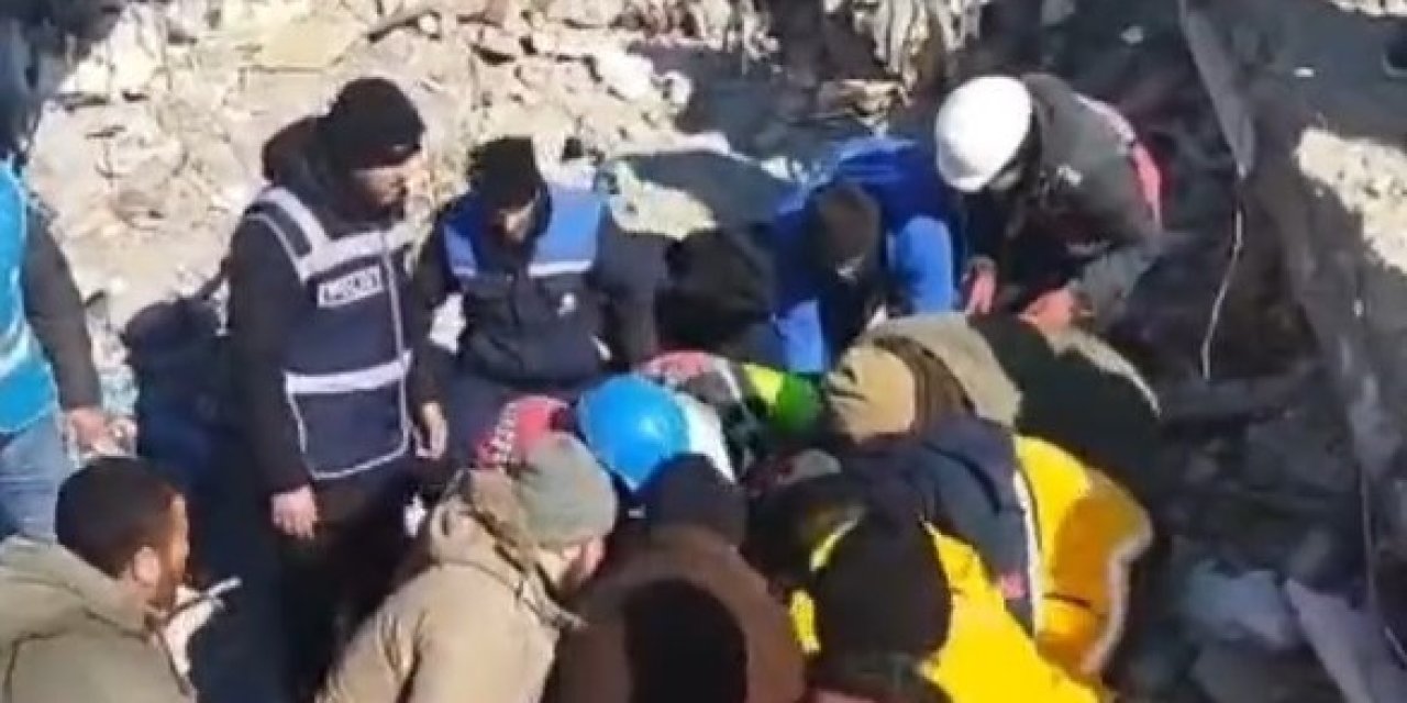 Enkazdan Sağ Çıkartılan 3 Kardeşten Biri Hayatını Kaybetti