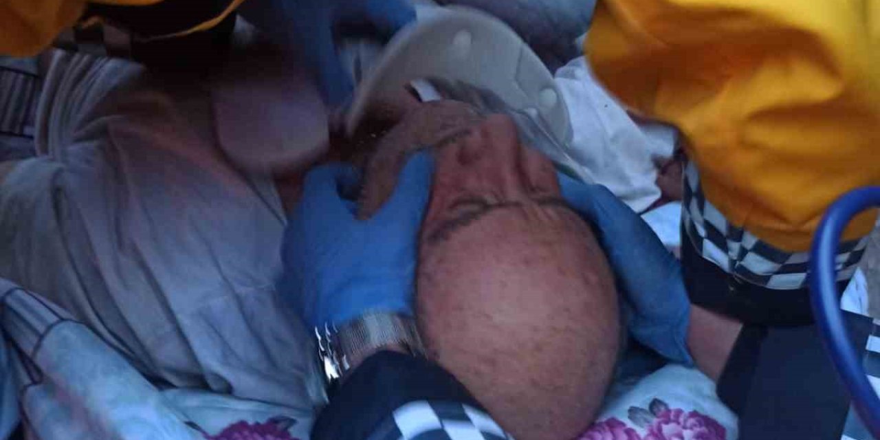 Enkaz Altından 83 Saat Sonra Sağ Olarak Çıkarıldı