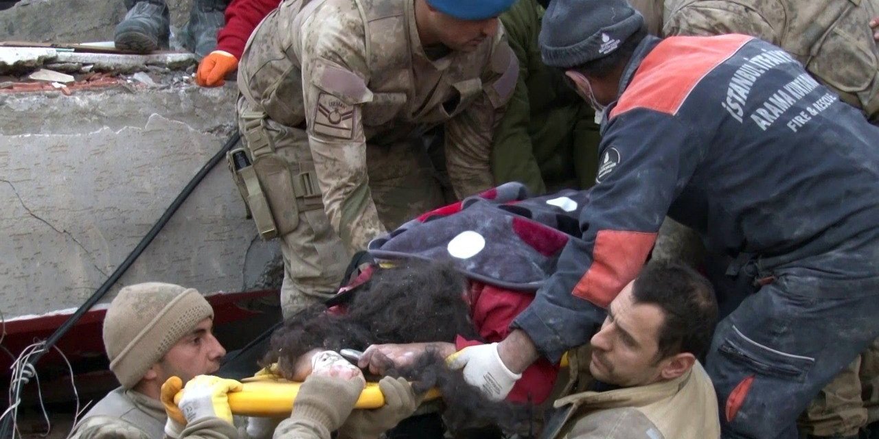 86 Saat Sonra Önce Oğlu Sonra Annesi Kurtarıldı