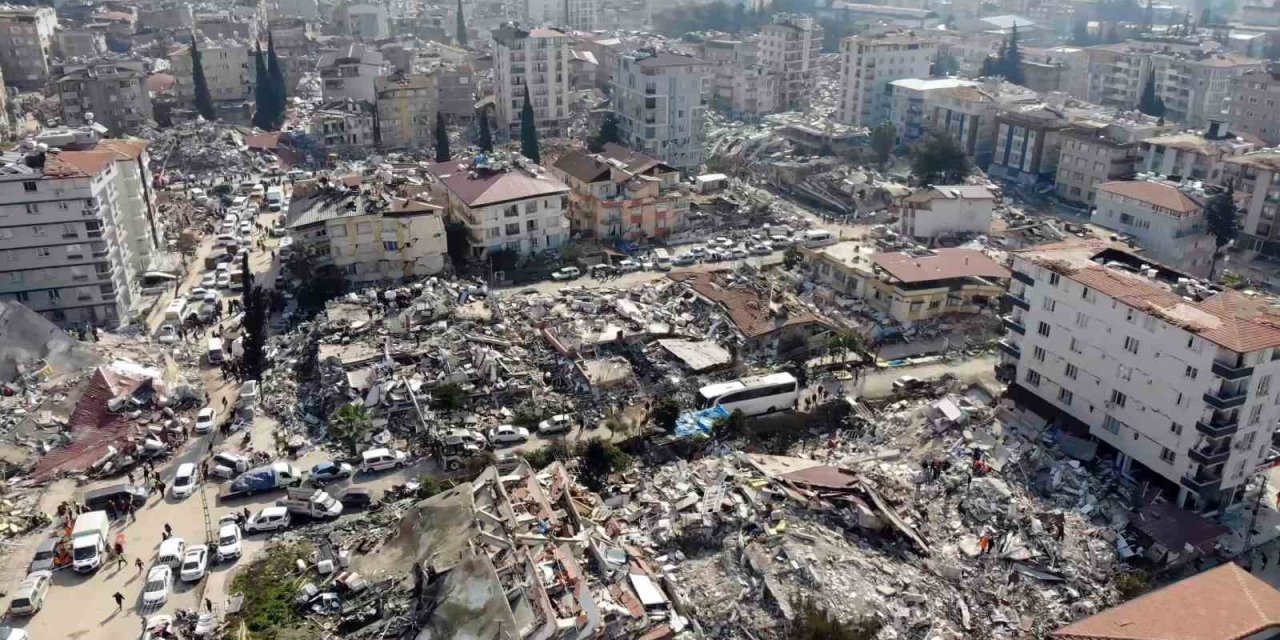 Defne’de Depremin Yol Açtığı Yıkım Havadan Görüntülendi