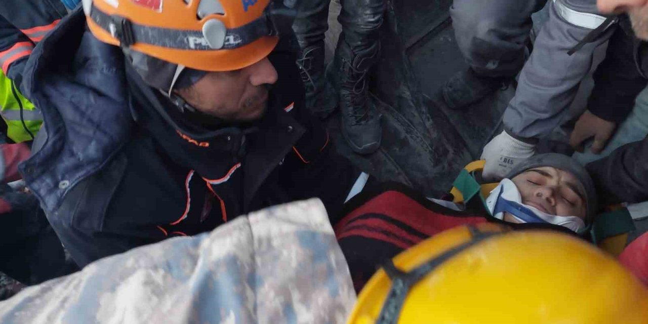 Van Afad, 84 Saat Sonra Kurtarılan Kardeşlerin Halasına Da Ulaştı