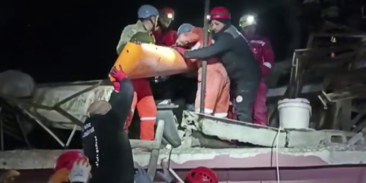 Hatay’da 8 Yaşındaki Ali 87 Saat Sonra Enkazdan Sağ Çıkarıldı