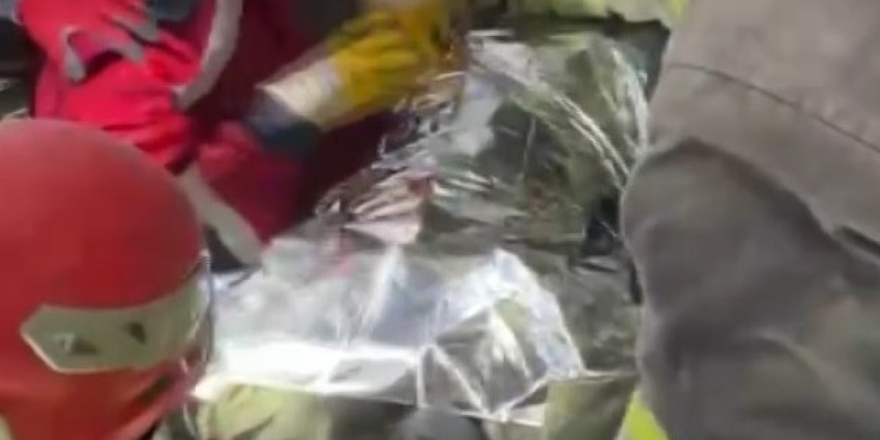 Enkaz Altında Yaşam Mücadelesi Veriyordu, 89 Saat Sonra Kurtarıldı