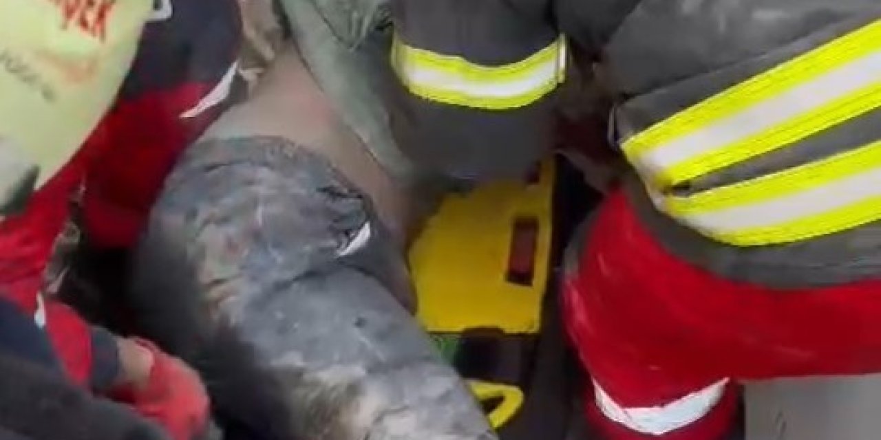 Enkaz Altındaki 98 Saat Acı Bekleyiş Mutlu Sonla Bitti