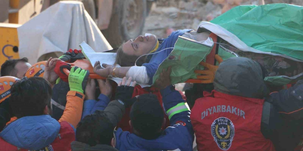 Diyarbakır’da 101 Saat Sonra Anne Ve Oğlu Kurtarıldı