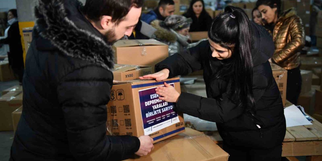 13’üncü Yardım Tırı Esenyurt’tan Deprem Bölgesine Gönderildi