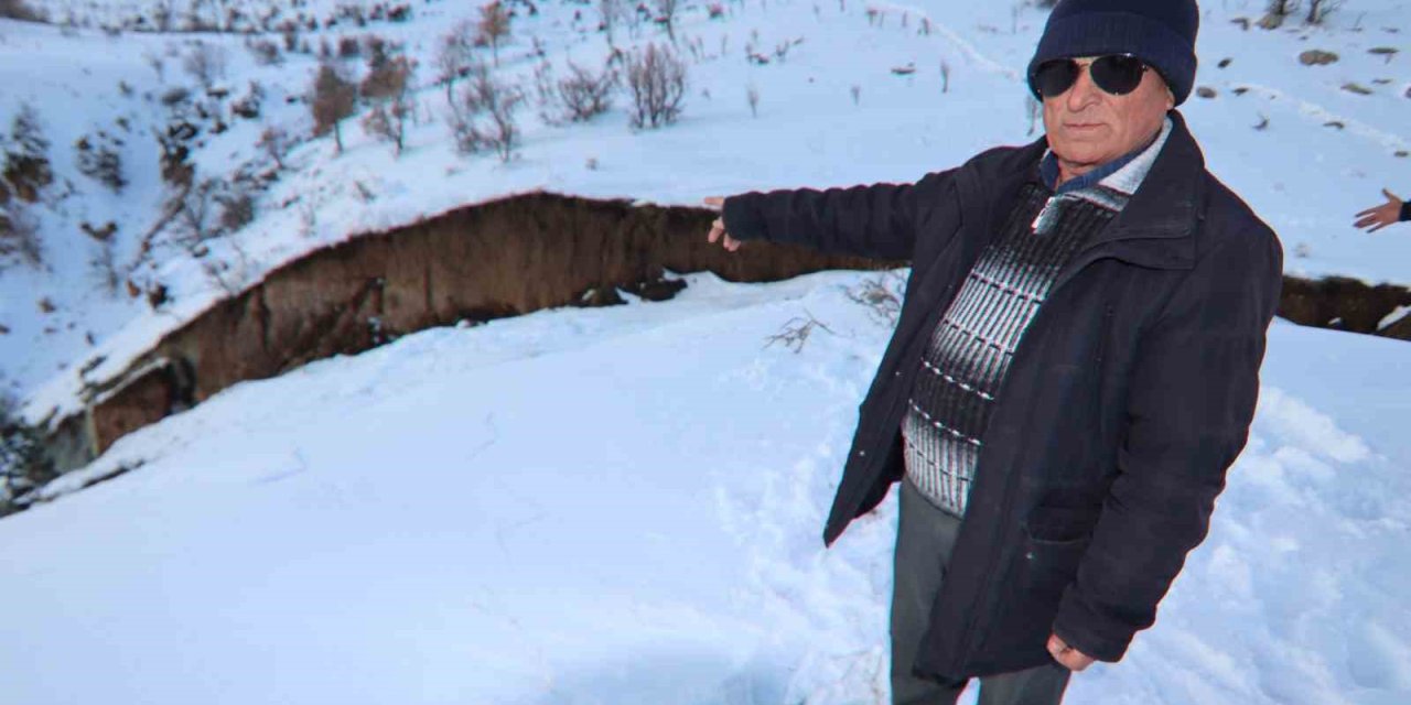Depremin Merkez Üssünden Dehşete Düşüren Görüntüler: Dağ Yarıldı, Yüksek Gerilim Hattı Direkleri Devrildi