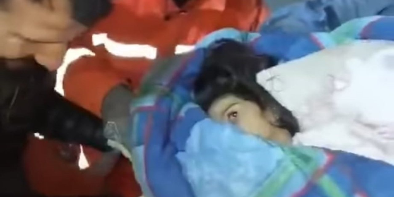 8 Yaşındaki Asya 96 Saat Sonra Enkazdan Sağ Olarak Kurtarıldı