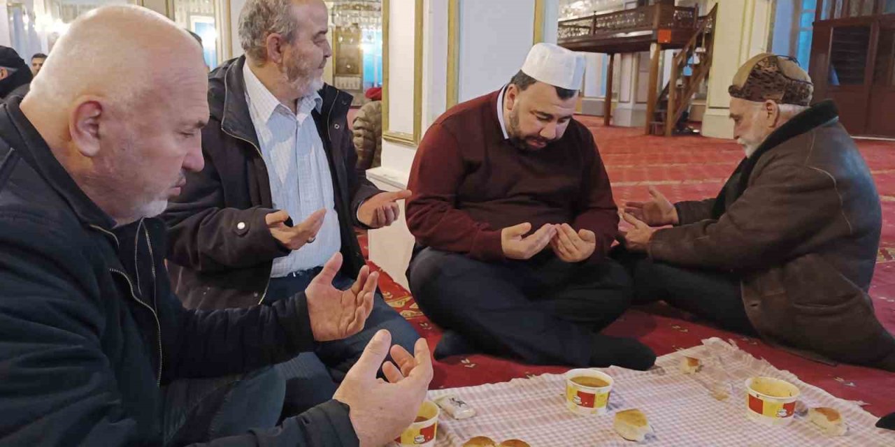 Her Cuma Sabahı Namazından Sonra Cemaate Çorba İkram Ediliyor