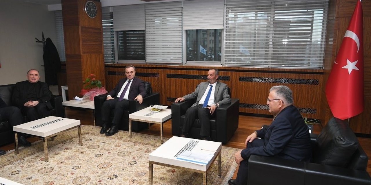 Büyükkılıç, Kayseri’ye Gelen Depremzedeler İçin Rektörlerle Bir Araya Geldi