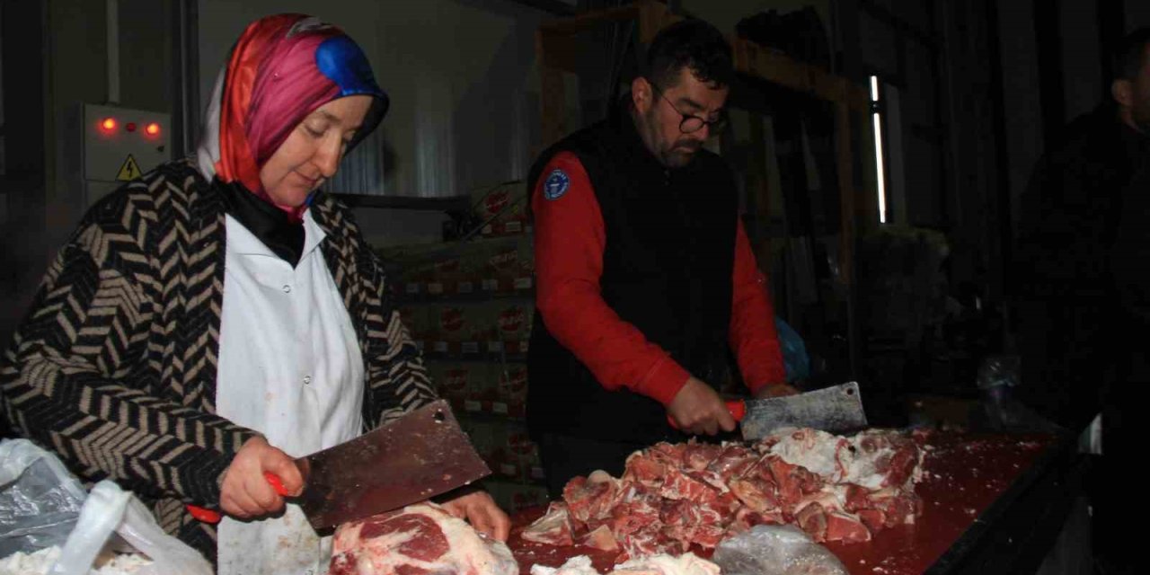 Malatya’da Günlük 50 Bin Depremzedeye Sıcak Yemek