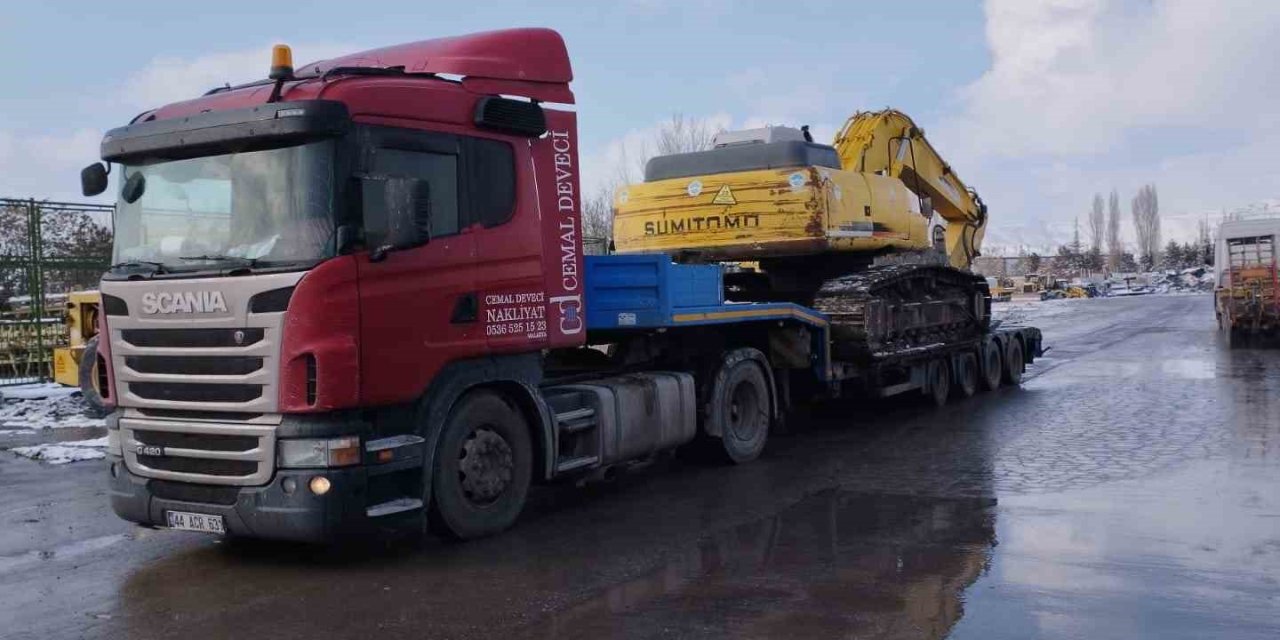 Kayseri Büyükşehir’den Adıyaman’a İş Makineleri, Elbistan’a Konteynır Gönderildi