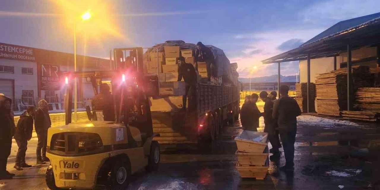 Kayseri Mobilyacılar Odası, Kumsmall Avm, Mobitek Ve Mobiboya Deprem Bölgesi İçin Seferber Oldu