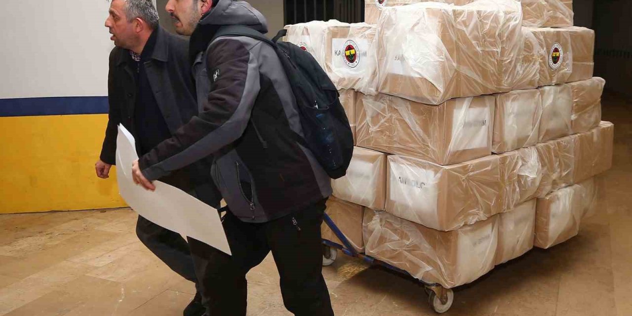 Fenerbahçe’nin Yardım Tırları Afet Bölgelerine Ulaşmaya Devam Ediyor