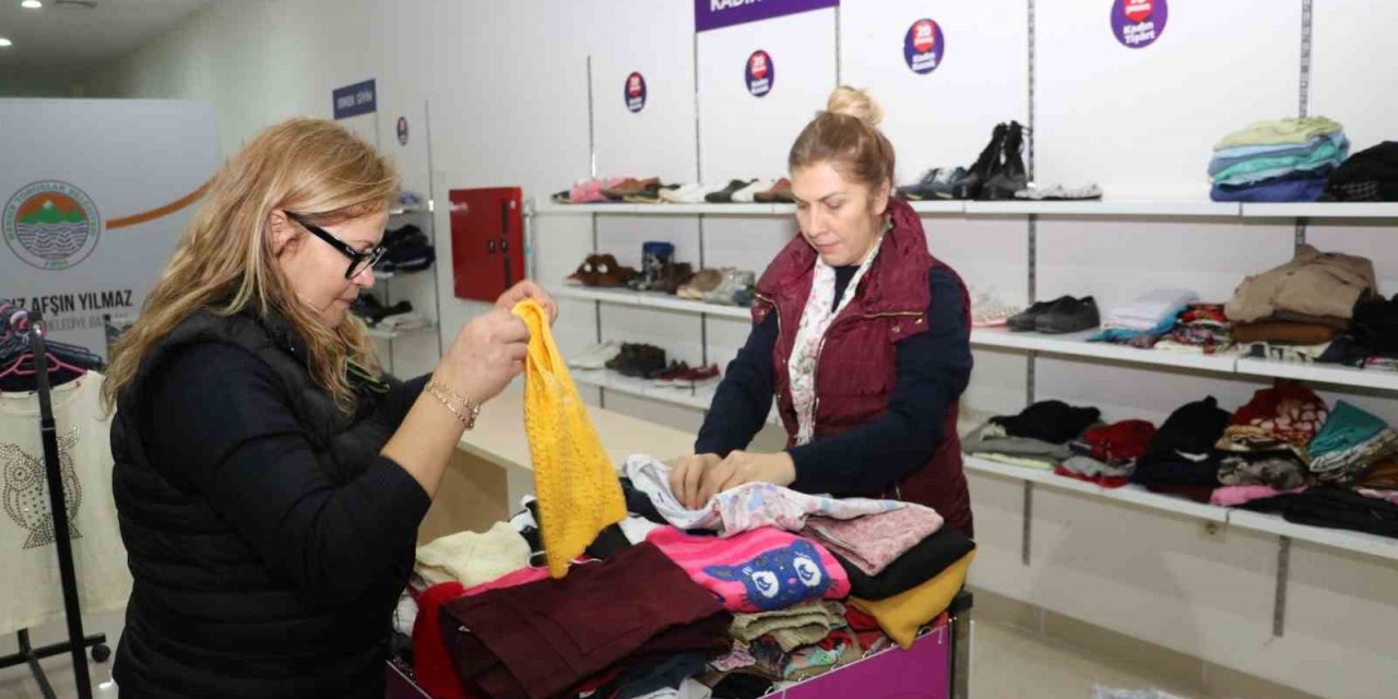 Toroslar Belediyesi ’hayır Çarşısı’ İle Depremzedelerin Yanında