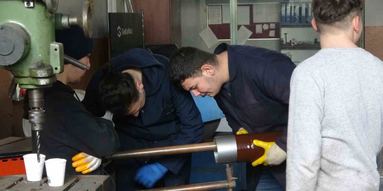 Meslek Lisesi Öğrencilerinin Ürettiği Sobalar Depremzedeleri Isıtacak