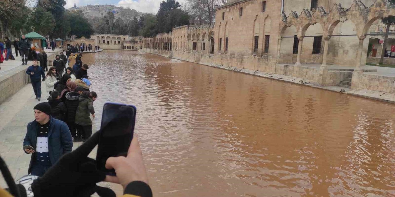 Balıklıgöl Suyu Deprem Sonrası Çamur Rengine Büründü