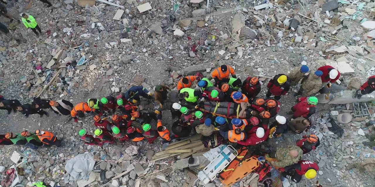 107. Saatte Sevincin Adresi Arzu Apartmanı