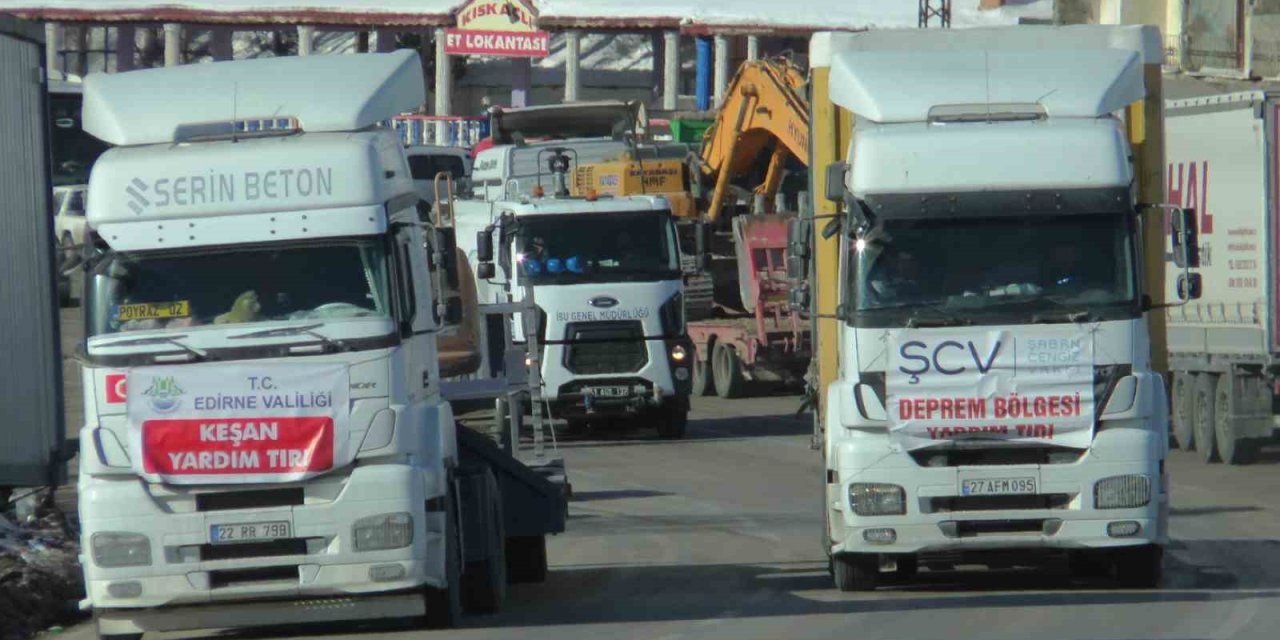 Deprem Bölgesine Dört Yandan Yardım Konvoyu Gidiyor