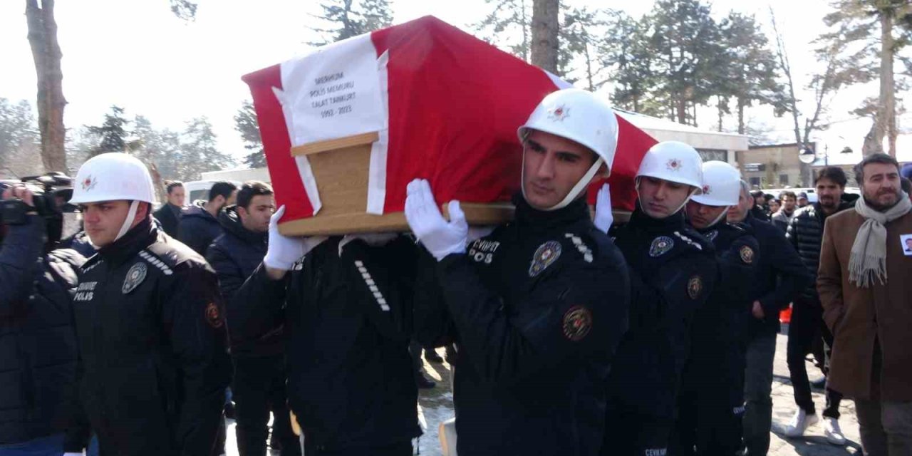 Depremde Hayatını Kaybeden Polis Memuru Ve Eşi Kayseri’de Toprağa Verildi