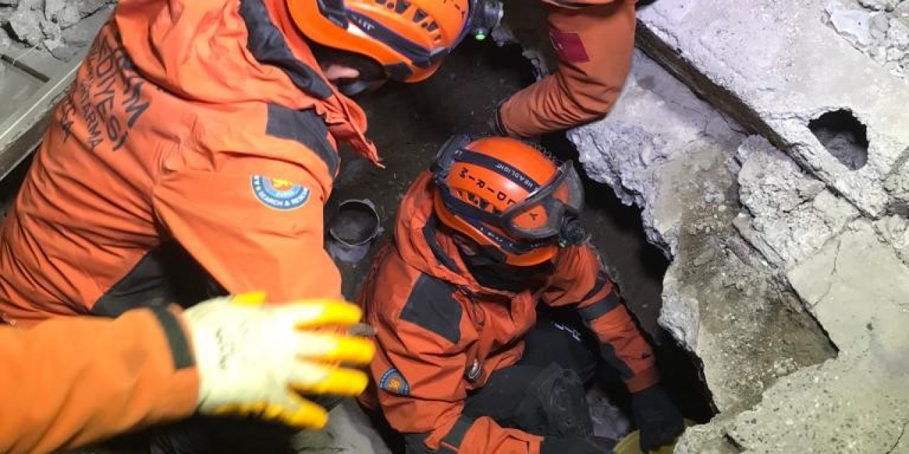 Kahramanmaraş’ta 99 Saat Sonra Bir Genç Kız Enkaz Altından Kurtarıldı
