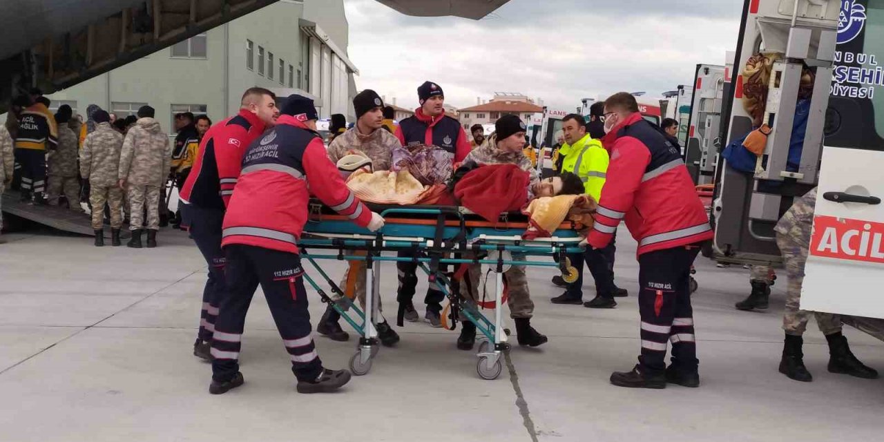 Deprem Bölgesinden 53 Yaralı Daha İstanbul’a Getirildi