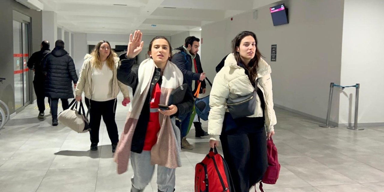 Beşiktaşlı Futbolcular, Gaziantep’e Özel Uçak Gönderdi