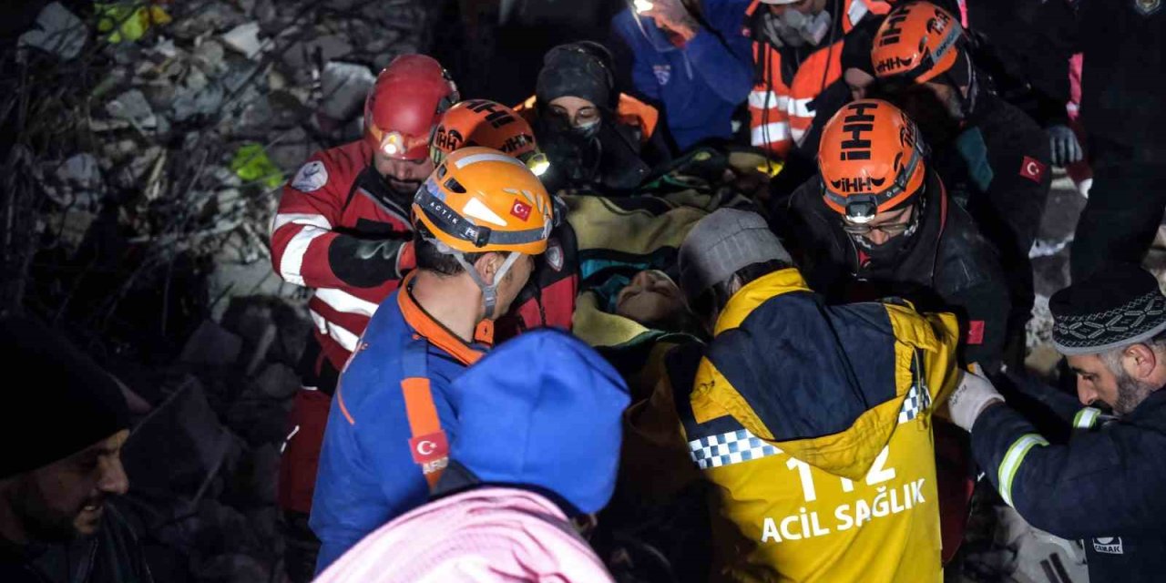 Depremin 111. Saatinde Kurtarıldı, Oğullarına Kebap Sözü Verdi